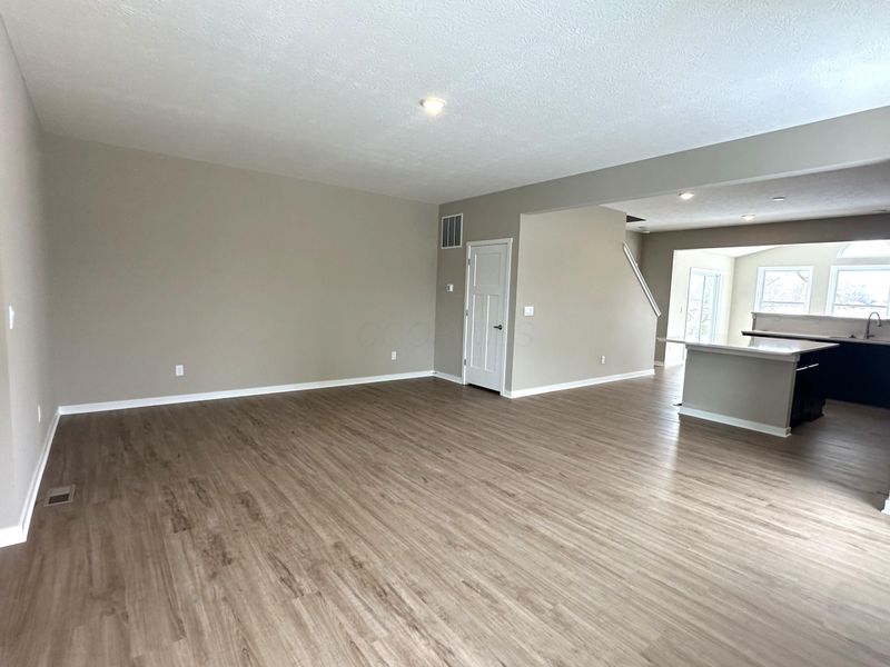 4004 Chickasaw Drive, Grove City, OH 43123 Photo 6