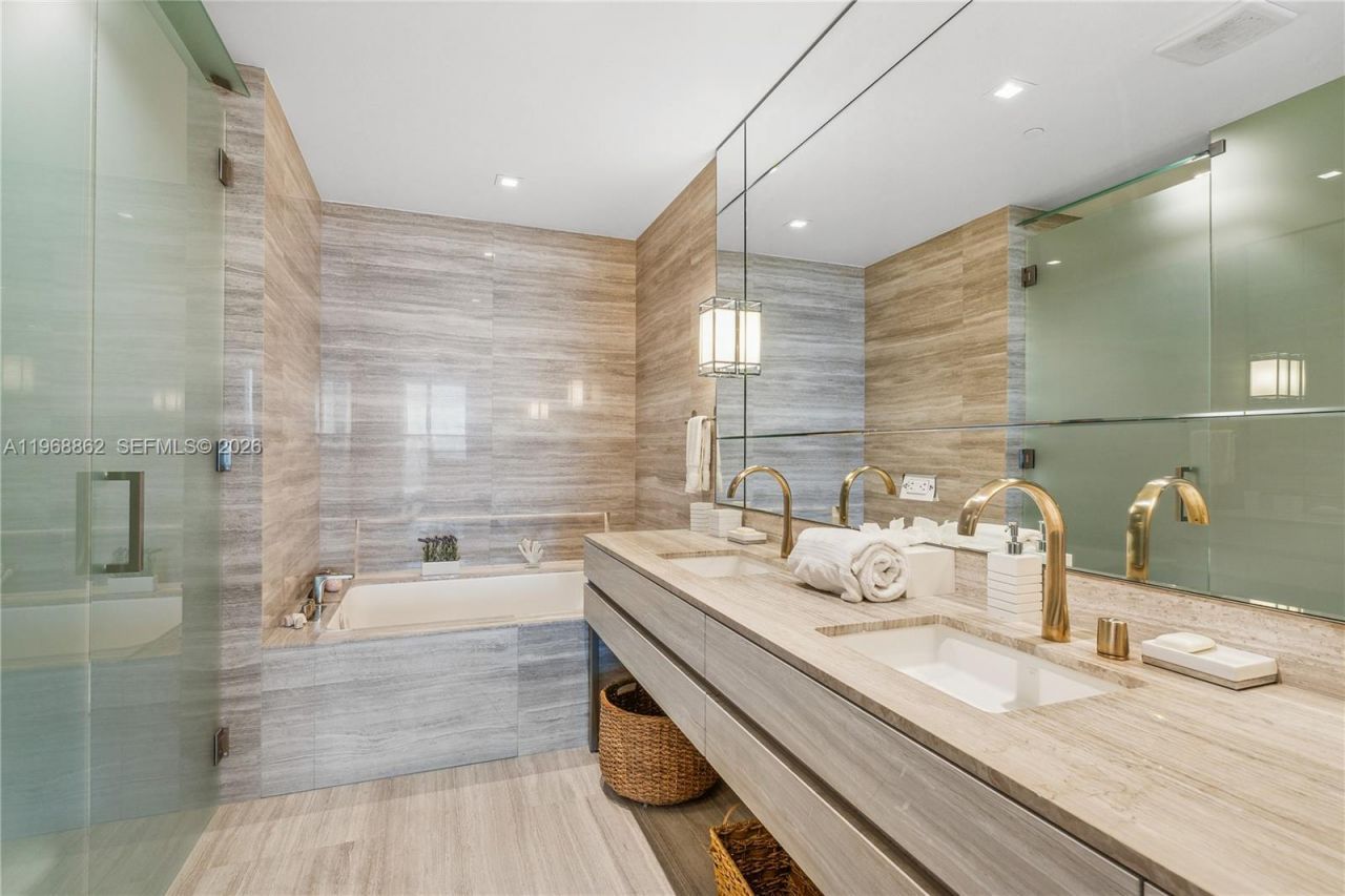 18975 Collins Ave, Unit 4502, Sunny Isles Beach, FL 33160 Photo