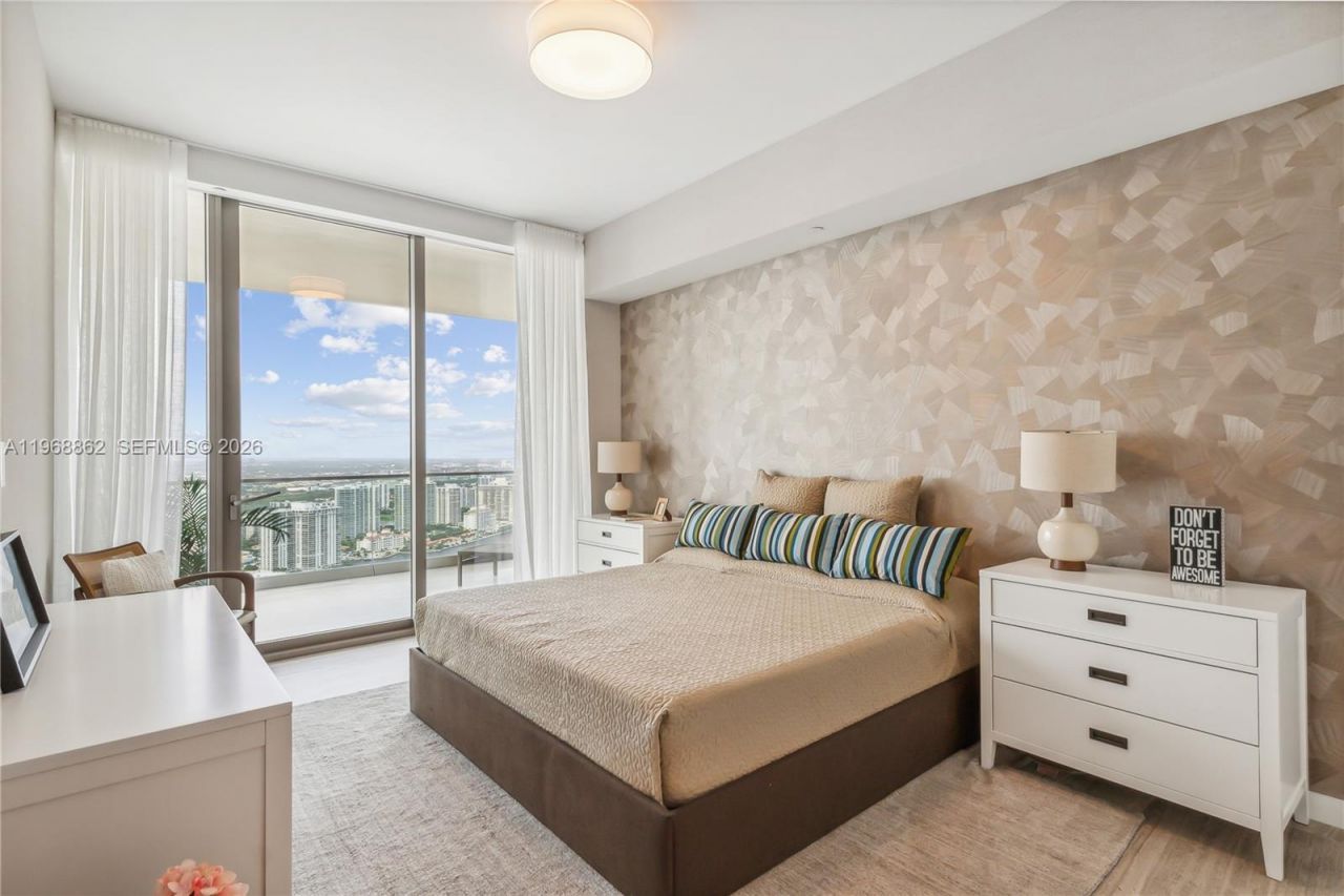 18975 Collins Ave, Unit 4502, Sunny Isles Beach, FL 33160 Photo