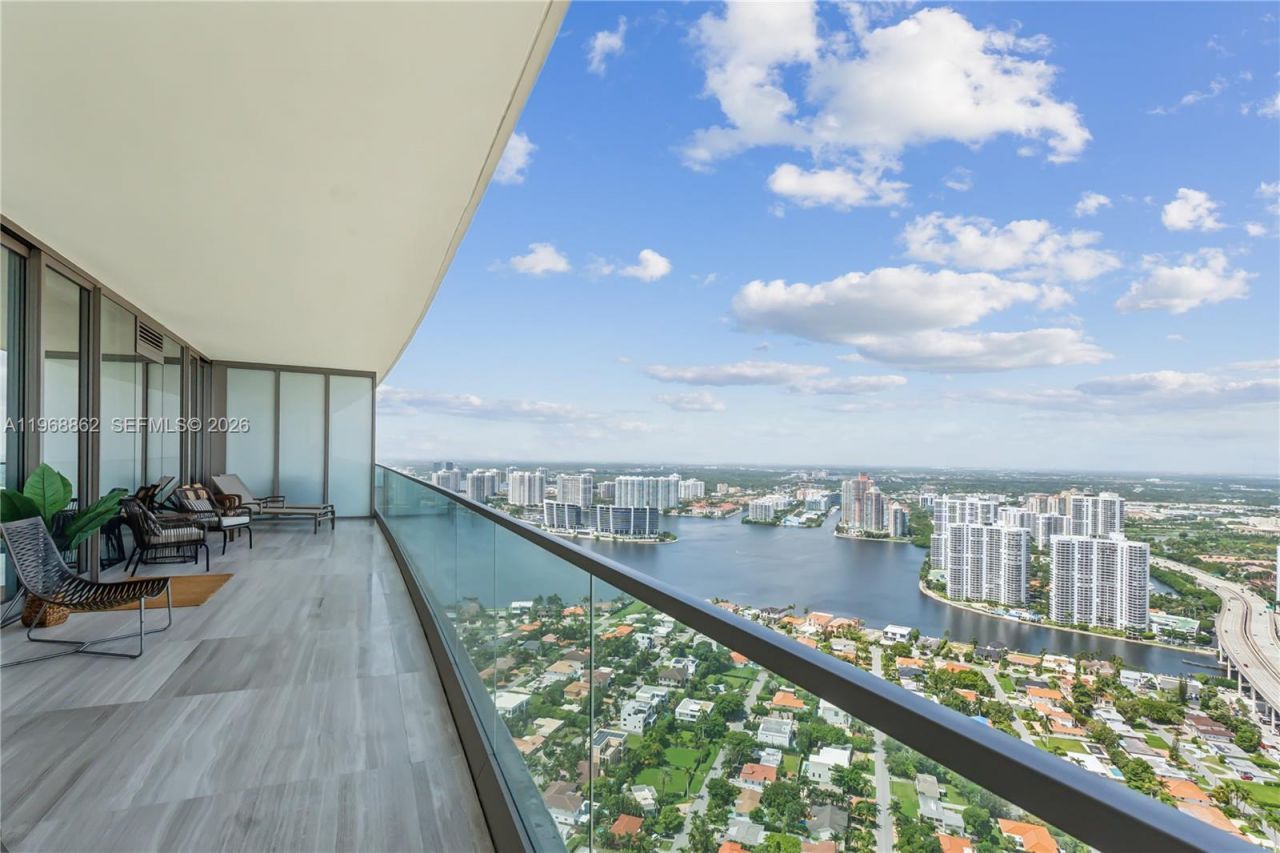 18975 Collins Ave, Unit 4502, Sunny Isles Beach, FL 33160 Photo