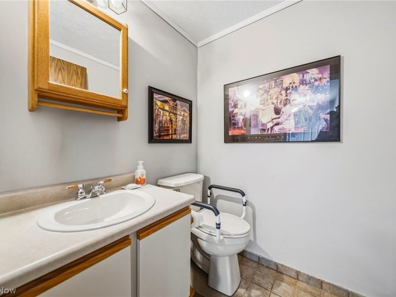 236 Regina Drive, Bedford, OH 44146 Photo 15