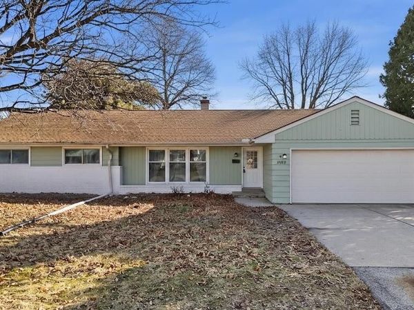 7216 N Mohawk AVENUE, Glendale, WI 53217