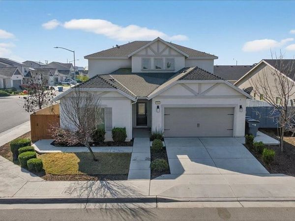 5986 5986 E Pitt Ave, Fresno, CA 93727