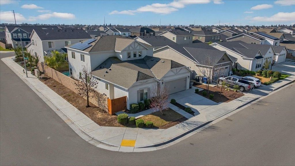 5986 E Pitt Ave, Fresno, CA 93727 Main Photo