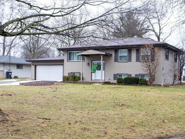 3490 Warwick Court, Canfield, OH 44406