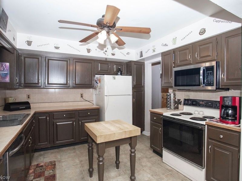 3490 Warwick Court, Canfield, OH 44406 Photo 8