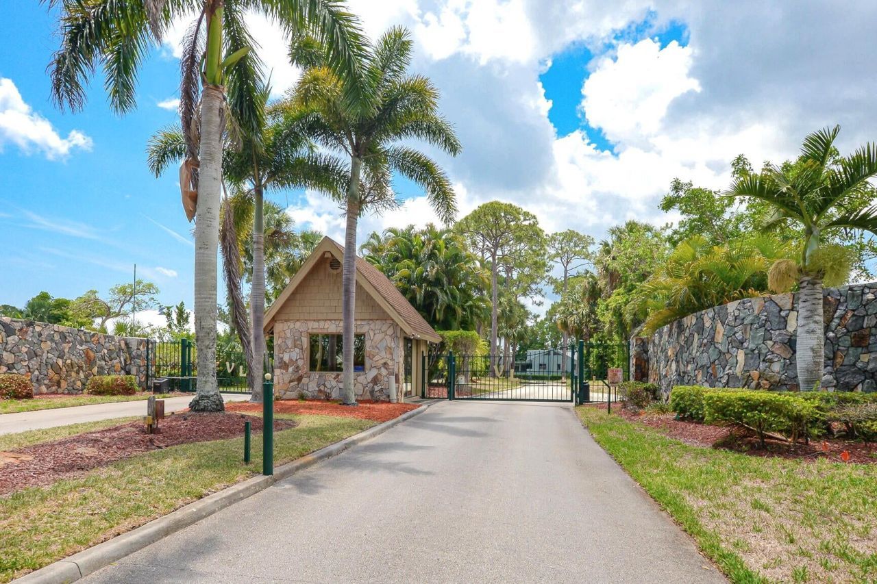 2610 SE Erickson Drive, Port Saint Lucie, FL 34984 Photo