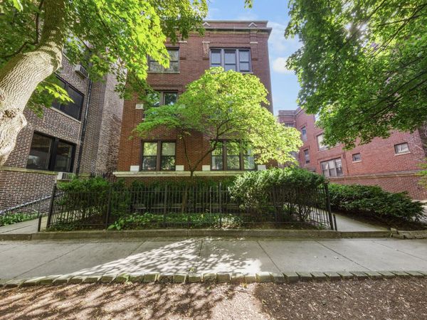 1447 W Rosemont Avenue, Unit 1, Chicago, IL 60660