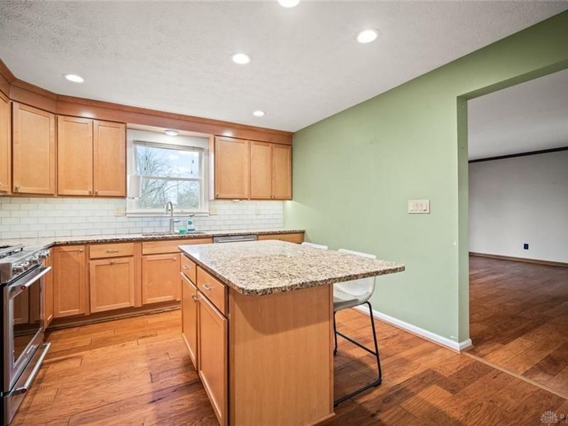 391 Roselake Drive, Dayton, OH 45458 Photo 11