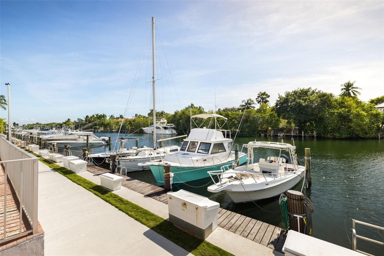 100 Edgewater Dr , Unit 104, Coral Gables, FL 33133 Photo