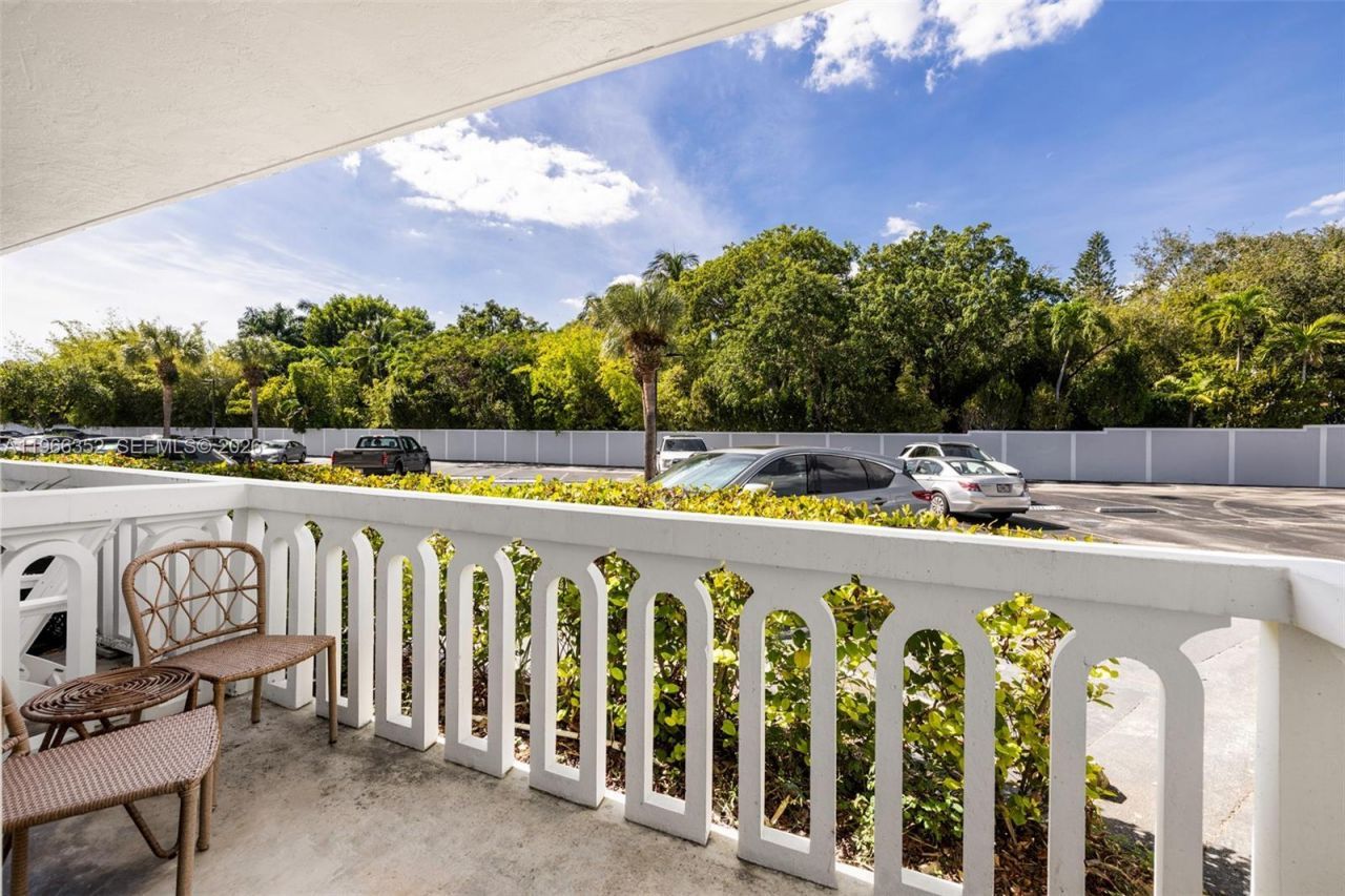 100 Edgewater Dr , Unit 104, Coral Gables, FL 33133 Photo