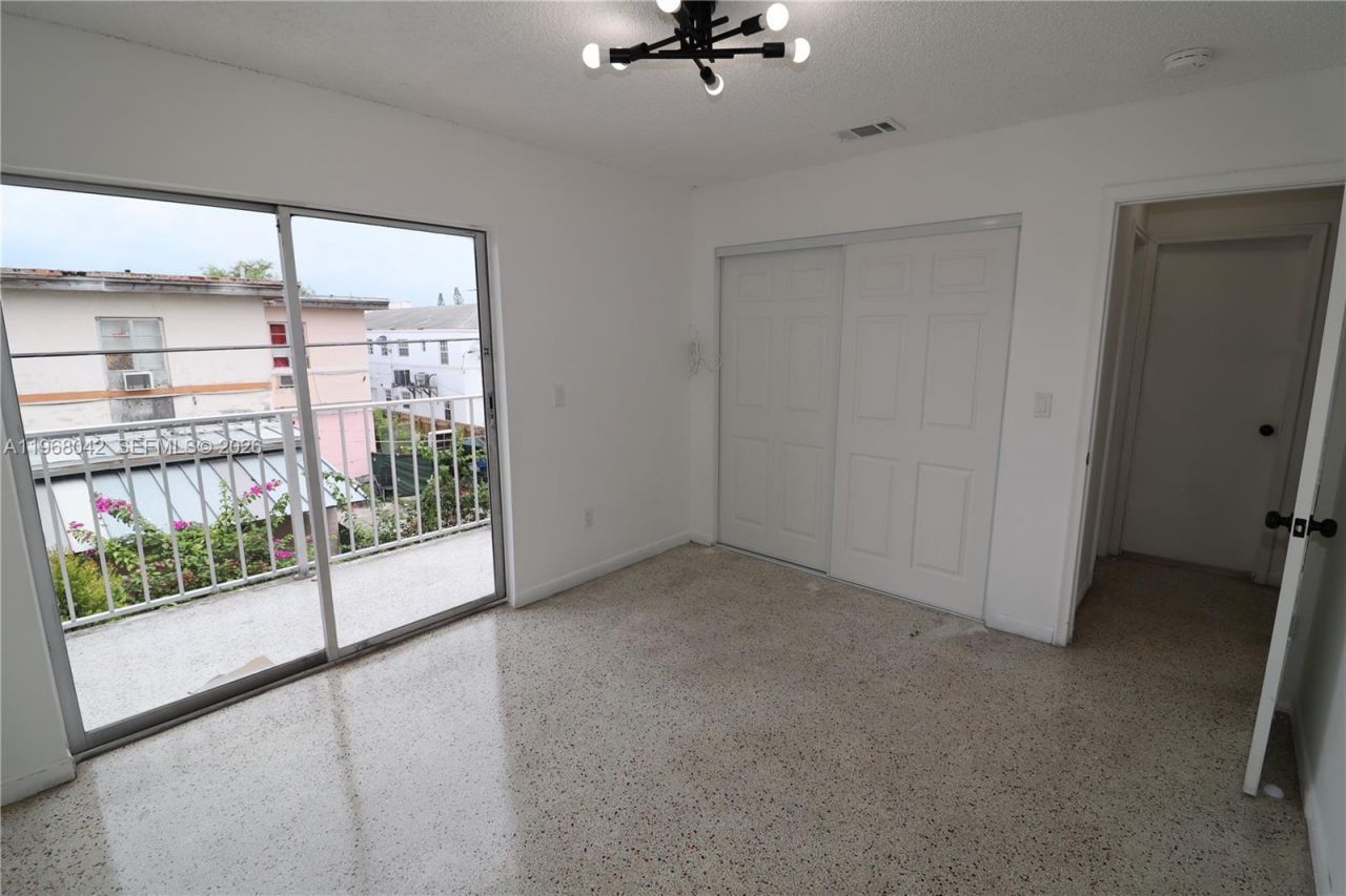 951 SW 7th St, Unit 5, Miami, FL 33130 Photo