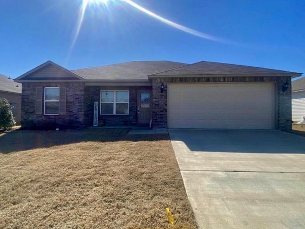 12 Summer Breeze Rd, Conway, AR 72032