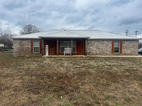 214 4th Ave., Houston, MS 38851