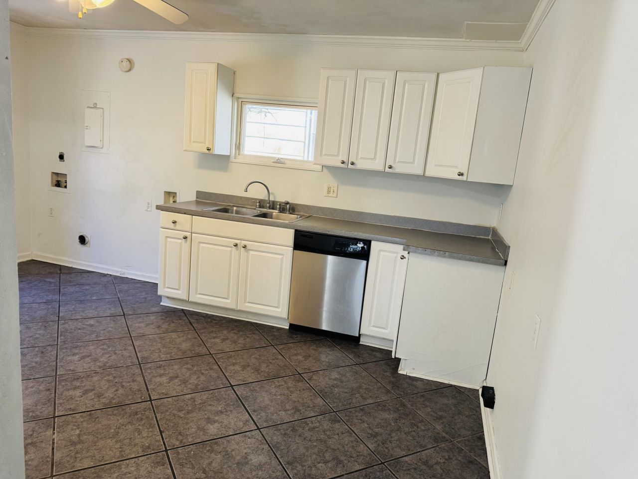 100 Newell Street Photo 9