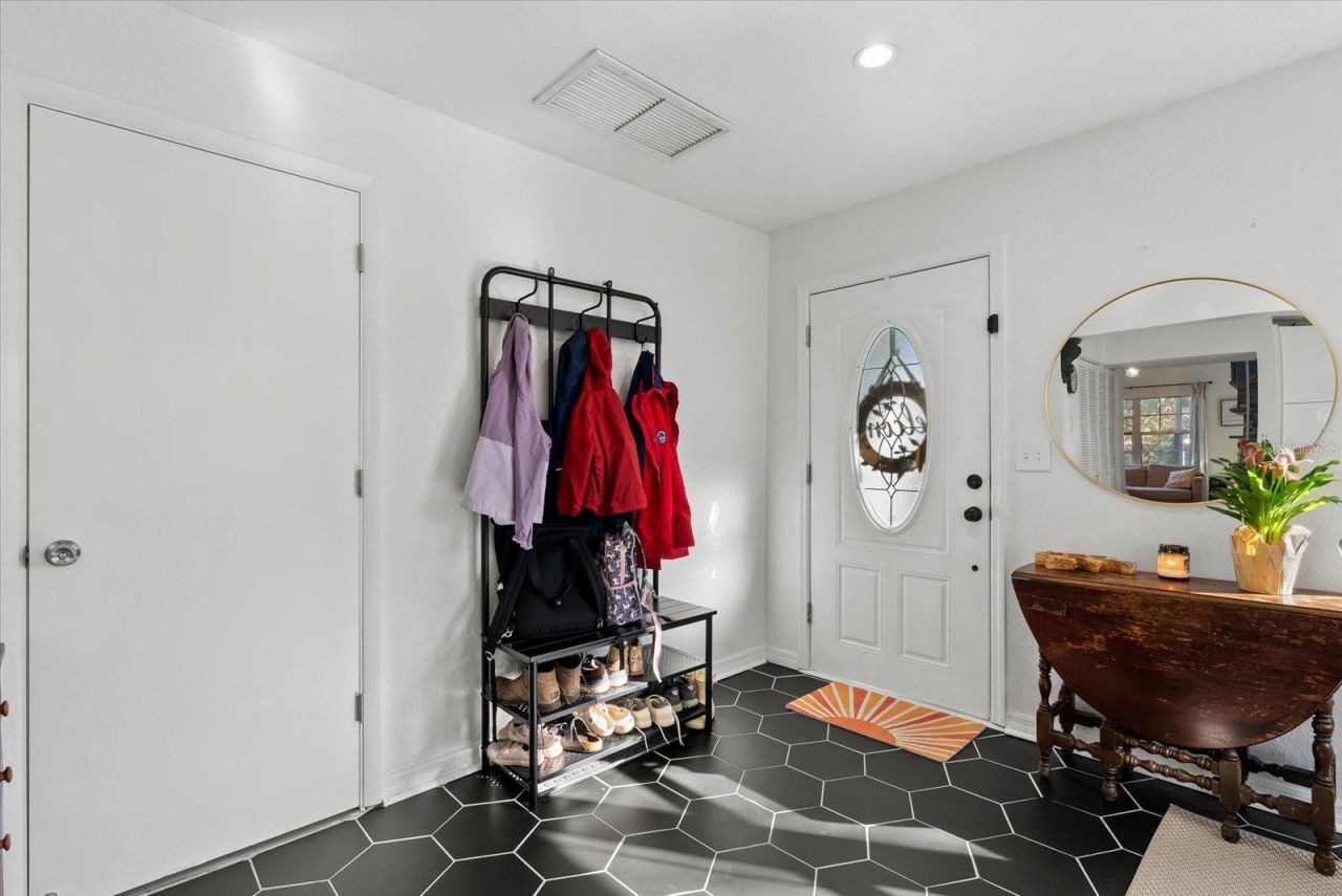 343 37th Avenue Ne, Saint Petersburg, FL 33704 Photo