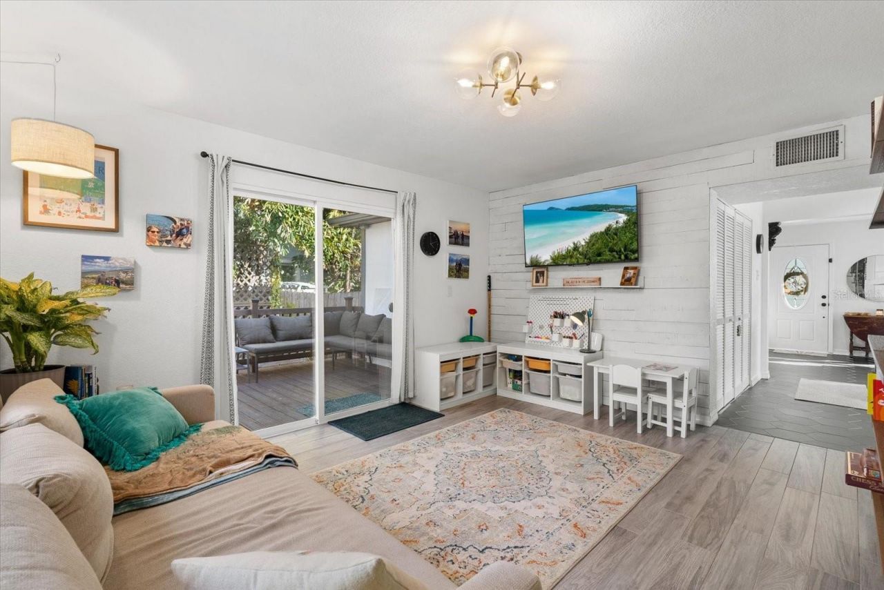 343 37th Avenue Ne, Saint Petersburg, FL 33704 Photo