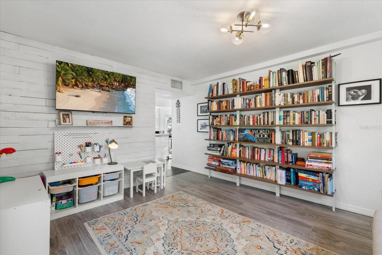 343 37th Avenue Ne, Saint Petersburg, FL 33704 Photo