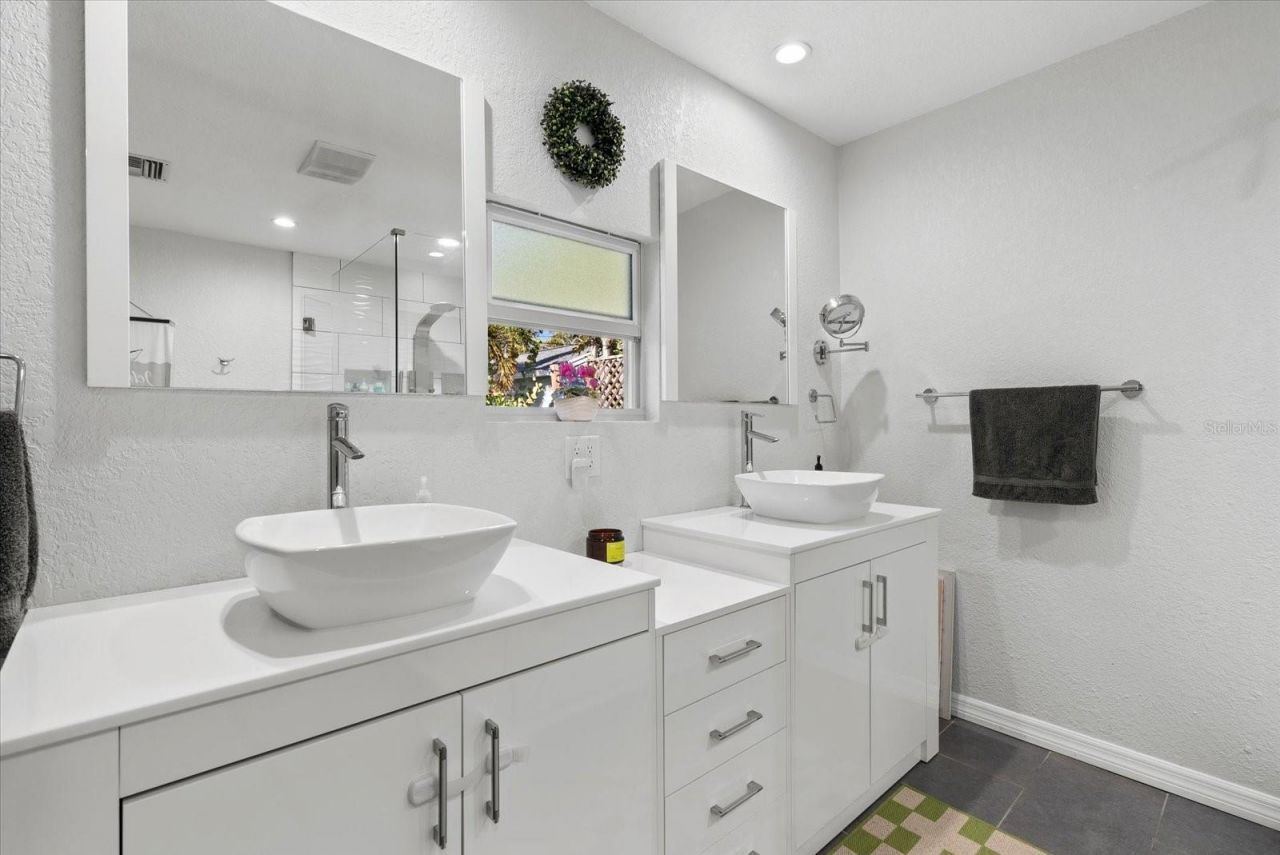 343 37th Avenue Ne, Saint Petersburg, FL 33704 Photo