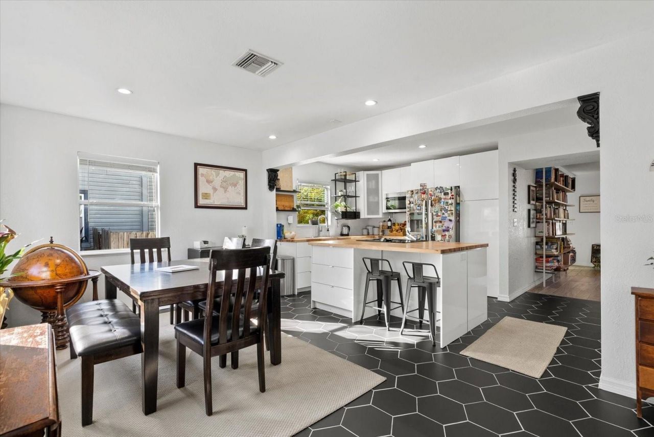 343 37th Avenue Ne, Saint Petersburg, FL 33704 Photo