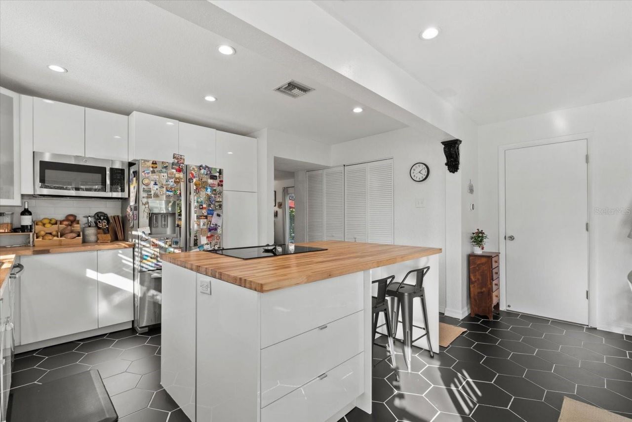 343 37th Avenue Ne, Saint Petersburg, FL 33704 Photo