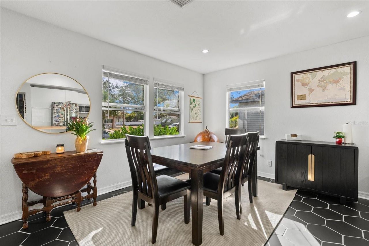 343 37th Avenue Ne, Saint Petersburg, FL 33704 Photo