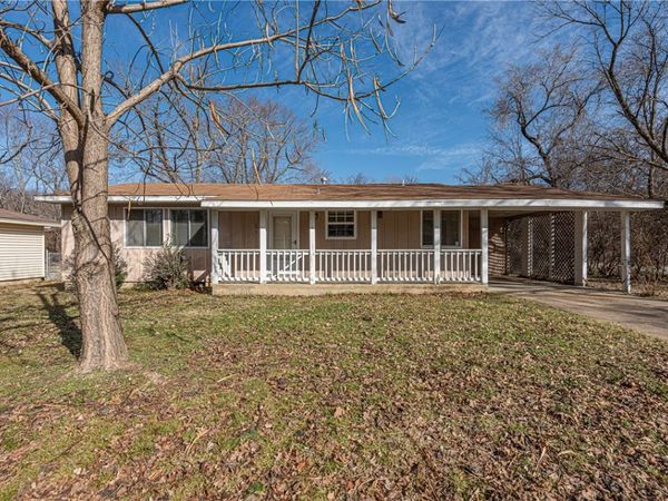 2400 Valley Drive , Fayetteville, AR 72703