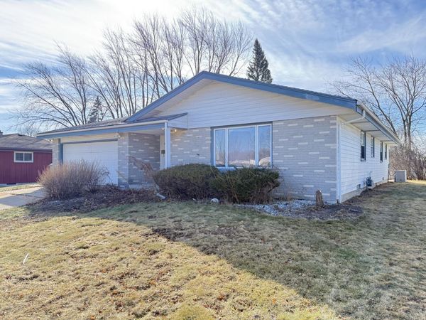 8707 W Petersik St, Milwaukee, WI 53224