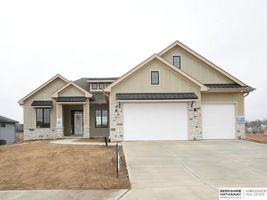 9956 S 118th Street, Papillion, NE 68046
