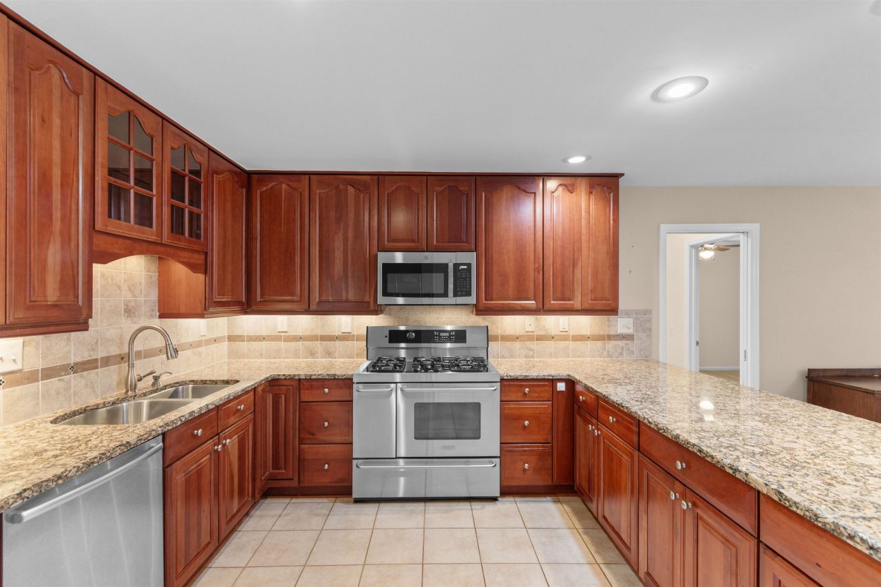 75 Duck Pond Pl. Photo 11