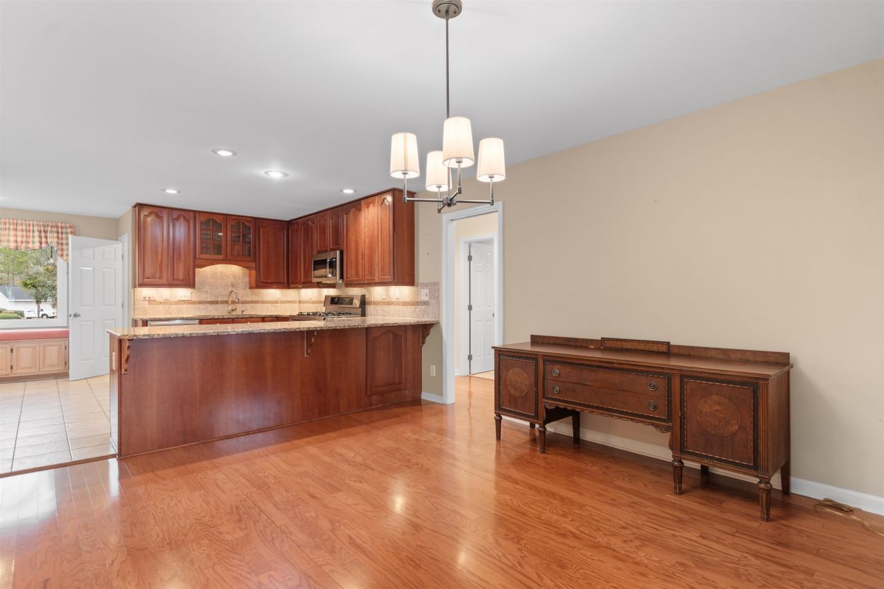 75 Duck Pond Pl. Photo 7