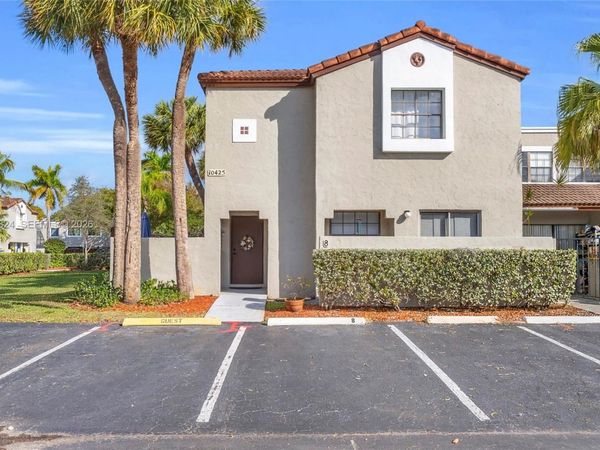 10425 SW 153rd Ct, Unit 8, Miami, FL 33196