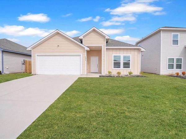 4806 Delano Street , Greenville, TX 75401