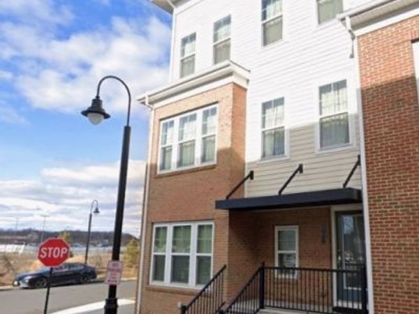 2 Bond St, North Brunswick, NJ 08902