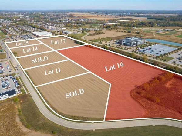 Crosspark Rd, Coralville, IA 52241