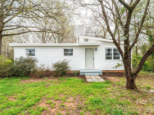 25 N Davis Avenue, Newton, NC 28658