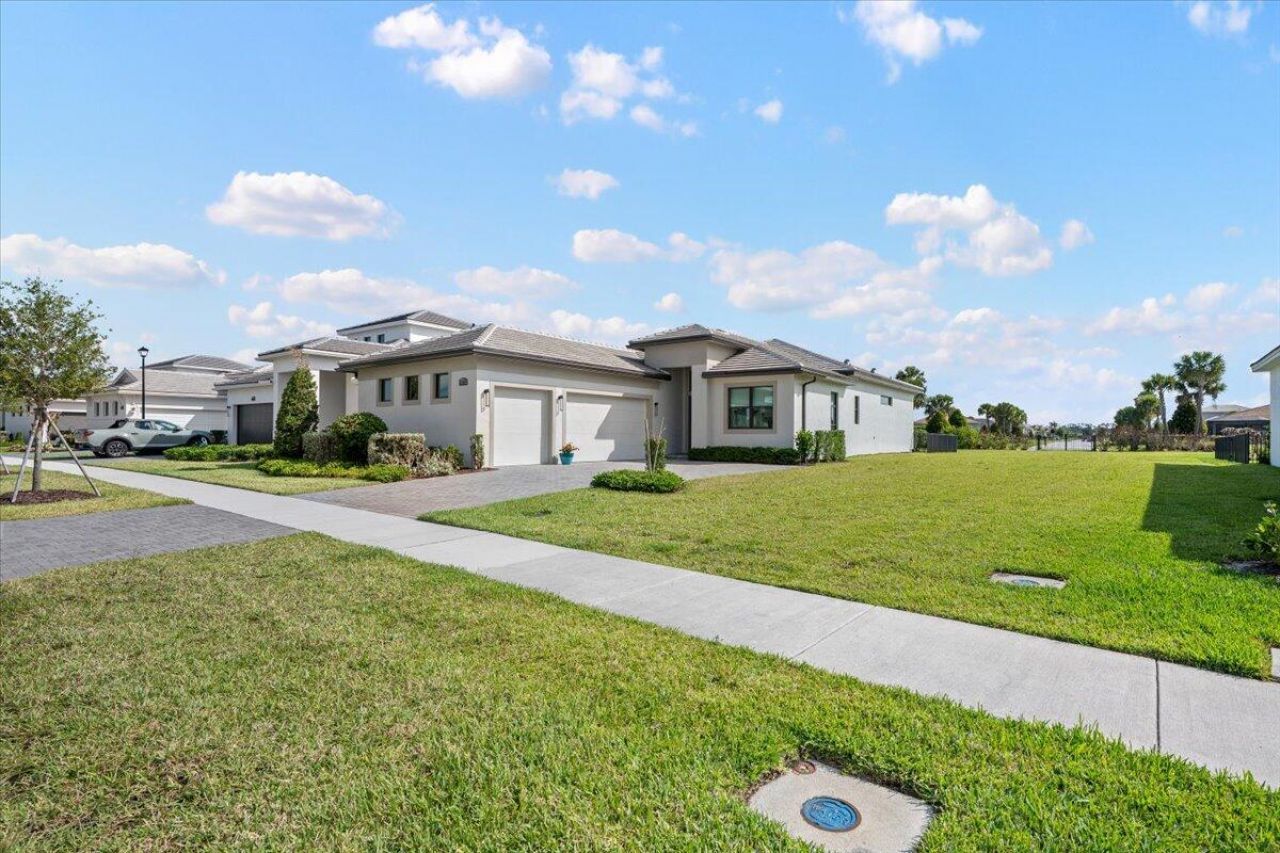 11357 SW Pietra Way, Port Saint Lucie, FL 34987 Photo