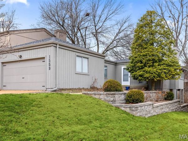 1559 Beacon Woods Court, Manchester, MO 63021