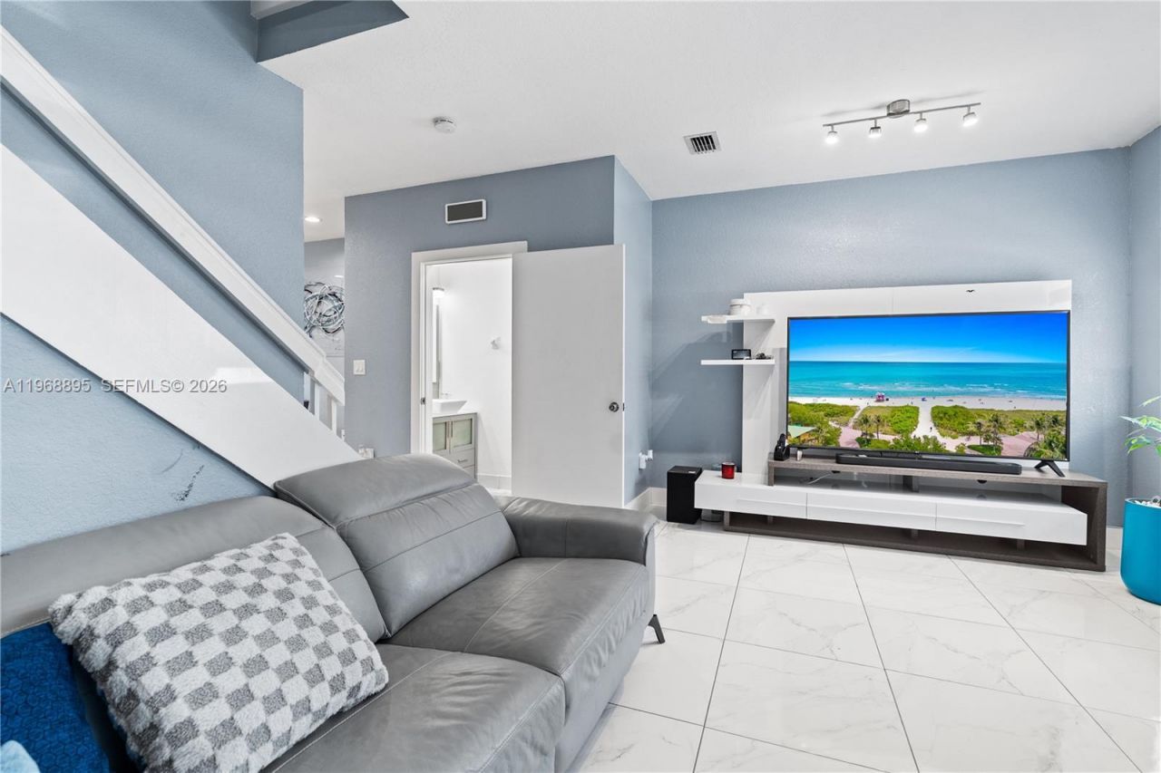 1621 SE 30th St , Unit -, Homestead, FL 33035 Photo