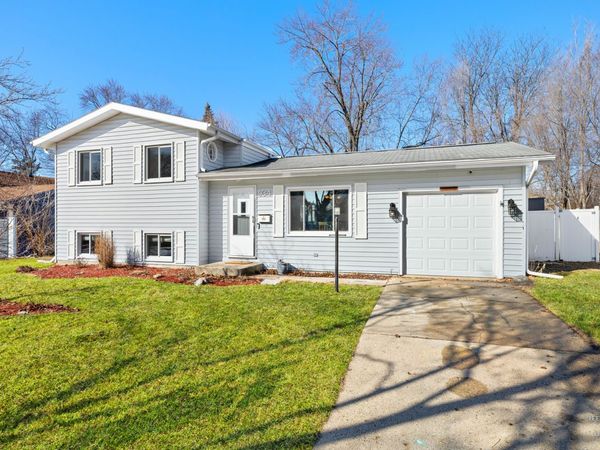 934 Nottingham Lane, Crystal Lake, IL 60014