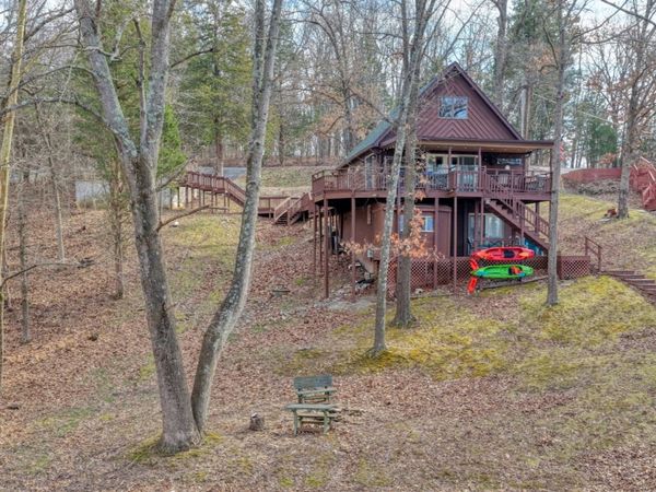 565 Lakeshore Drive N, Goreville, IL 62939