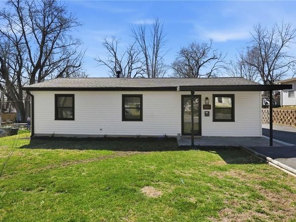 4721 Oak Grove Road, Kansas City, KS 66106