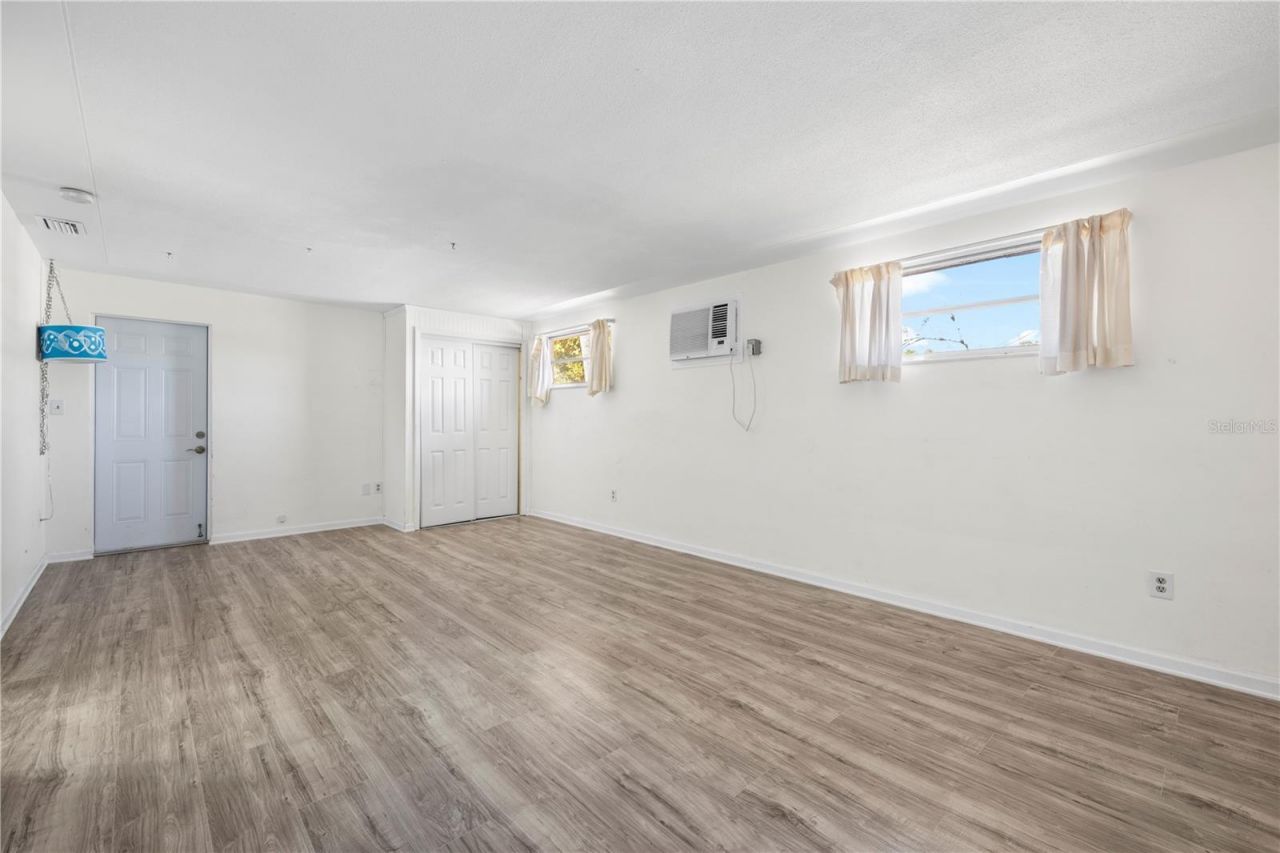 5589 46th Avenue N, Kenneth City, FL 33709 Photo