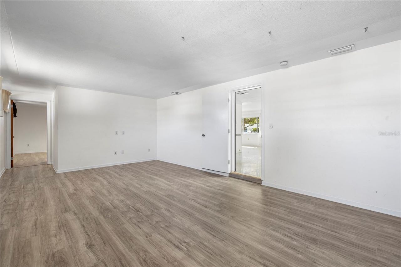 5589 46th Avenue N, Kenneth City, FL 33709 Photo