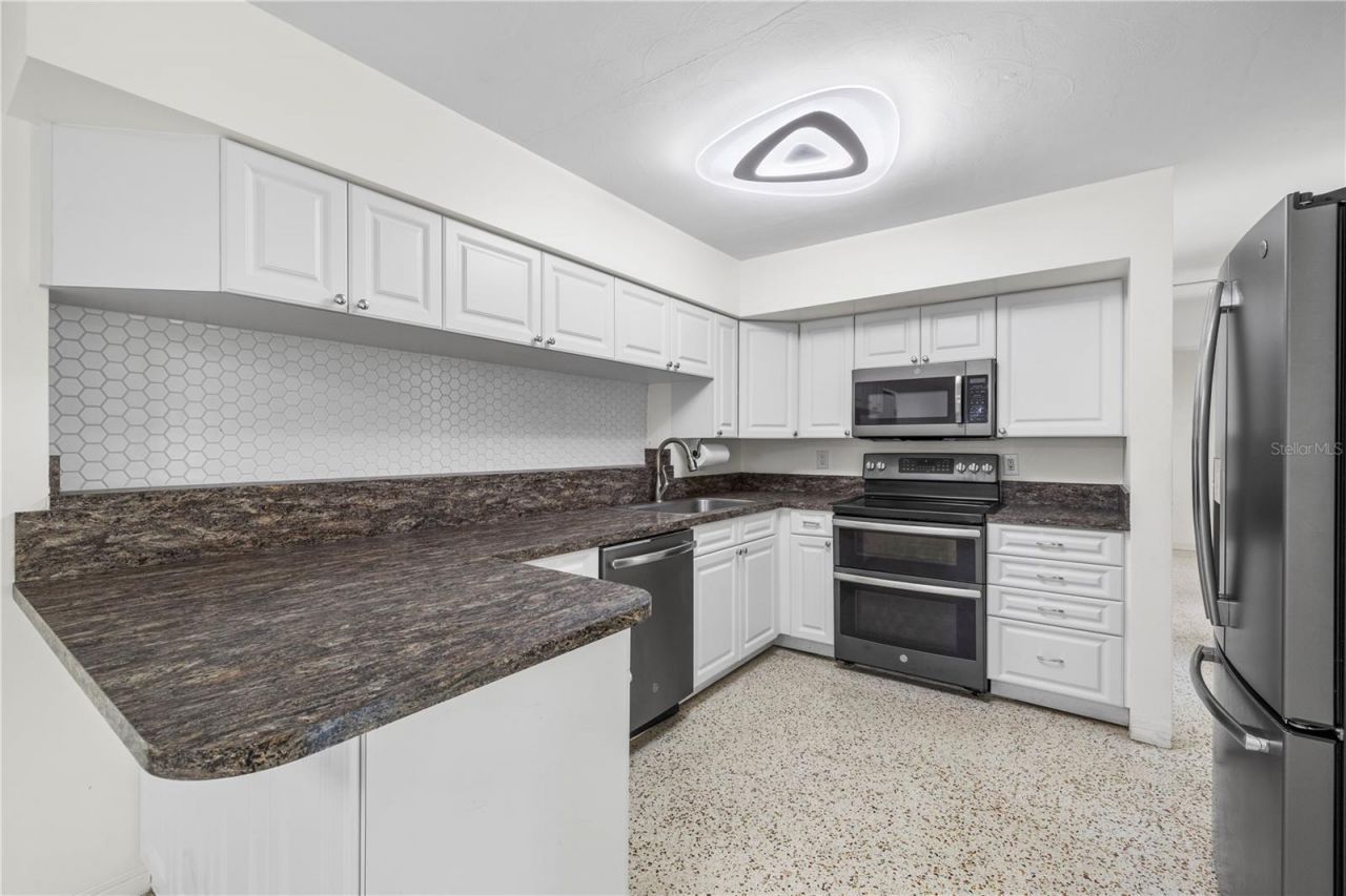 5589 46th Avenue N, Kenneth City, FL 33709 Photo