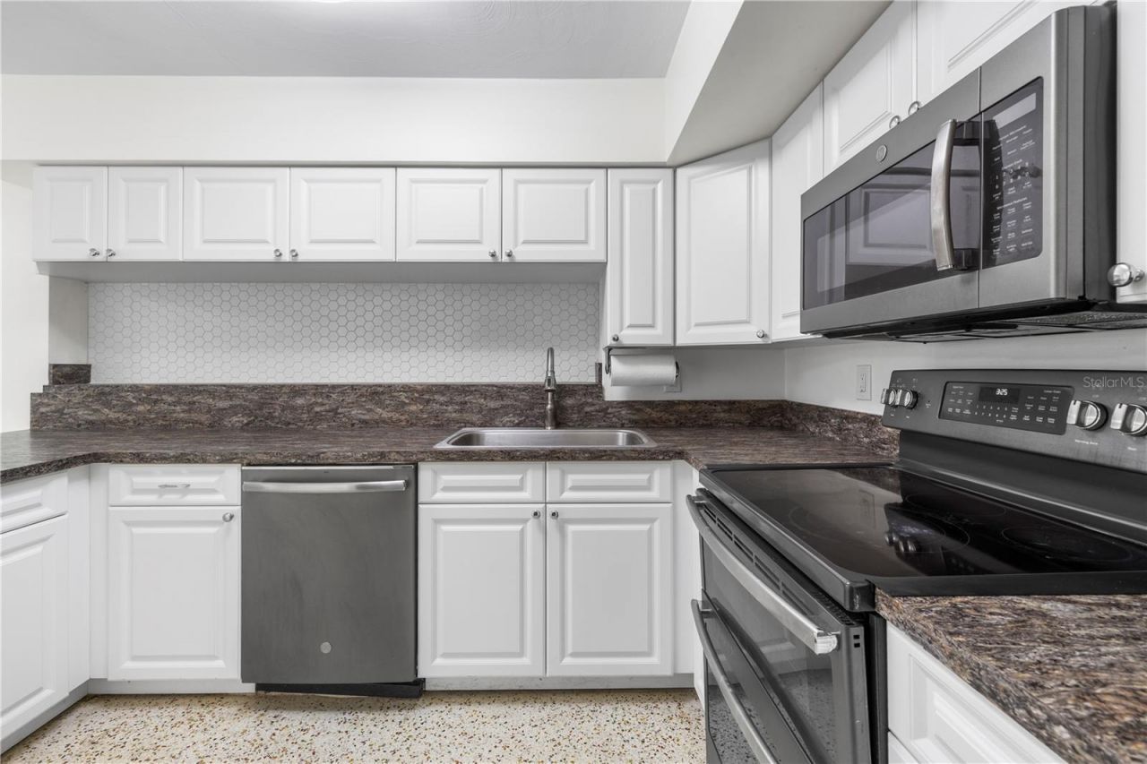 5589 46th Avenue N, Kenneth City, FL 33709 Photo