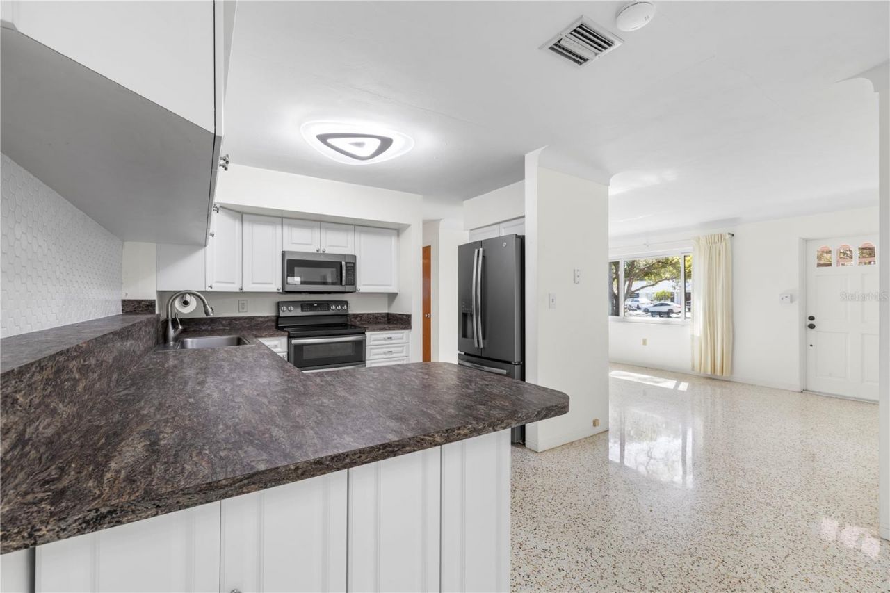 5589 46th Avenue N, Kenneth City, FL 33709 Photo