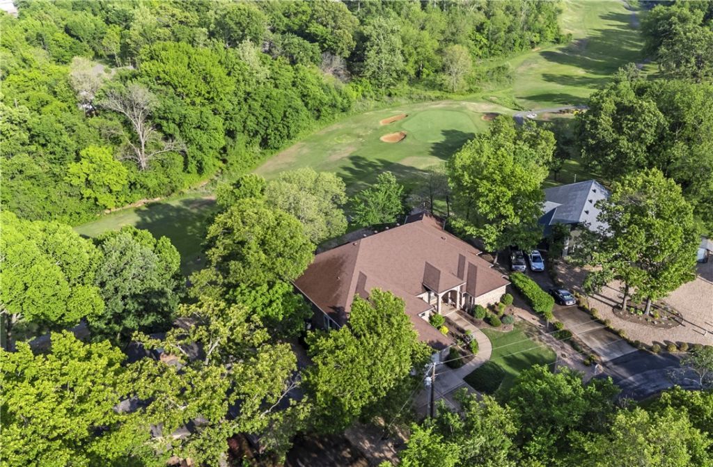 16 Ellwood Circle Bella Vista, AR 72715
