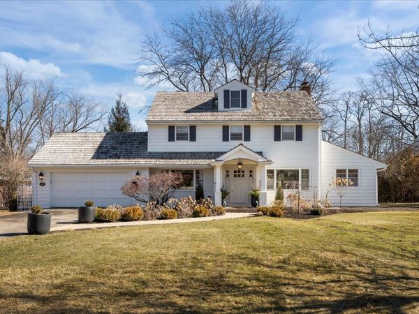 1489 N Sheridan Road, Lake Forest, IL 60045