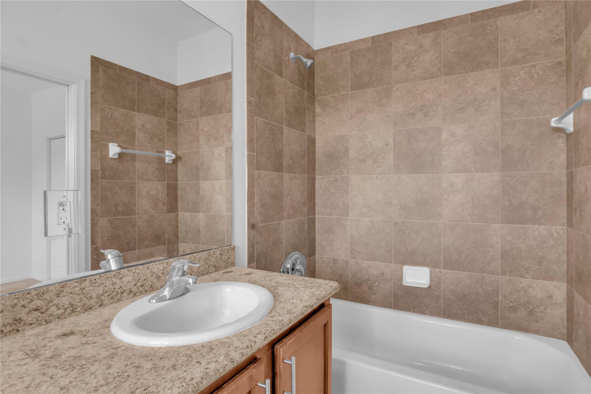 5940 Woodlands Blvd, Unit 5940, Tamarac, FL 33319 Photo